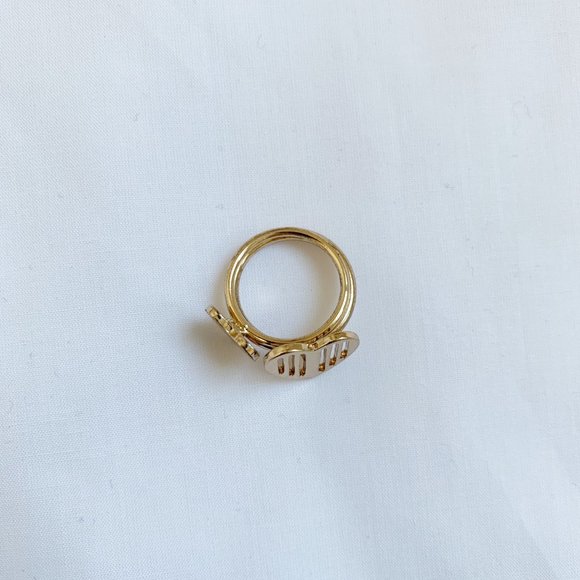 VINTAGE | STACKABLE GOLD HEART RINGS - Picture 2 of 8